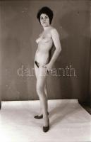 cca 1974 Szabadon választott gyakorlatok, szolidan erotikus felvételek, 8 db vintage negatív (24x36 ...