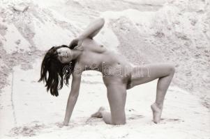 cca 1974 Szabadon választott gyakorlatok, szolidan erotikus felvételek, 8 db vintage negatív (24x36 ...