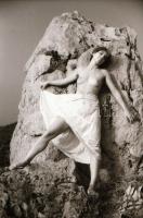 cca 1970 Eltéri karakterek, szolidan erotikus felvételek, 8 db vintage negatív (24x36 mm), + 5 db vi...