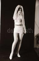 cca 1973 Esküvő előtt, szolidan erotikus felvételek, 6 db vintage negatív (24x36 mm), + 4 db vintage...