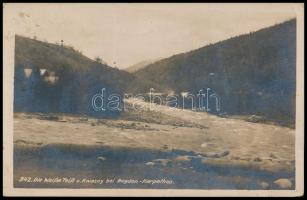 cca 1917 Emlékül az Erdős-Kárpátokból, 5 db fotó/fotóképeslap, hátuljukon feliratozva, 9×14 cm