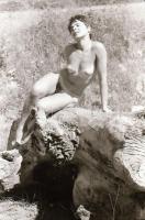 cca 1974 Műtermi és szabadtéri aktok, szolidan erotikus felvételek, 21 db vintage negatív, 24x36 mm