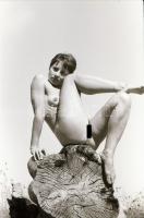 cca 1974 Műtermi és szabadtéri aktok, szolidan erotikus felvételek, 21 db vintage negatív, 24x36 mm