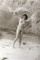 cca 1976 Kőfejtők múzsája, szolidan erotikus felvételek, 34 db vintage negatív, 24x36 mm