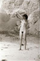 cca 1976 Kőfejtők múzsája, szolidan erotikus felvételek, 34 db vintage negatív, 24x36 mm