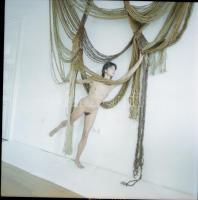 cca 1983 Vasárnapi modellek, szolidan erotikus felvételek, 8 db vintage negatív, 6x6 cm