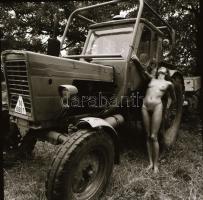 cca 1979 Önismereti gyakorlatok, szolidan erotikus felvételek, 10 db vintage negatív, 6x6 cm