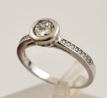 Ezüst(Ag) apró kövekkel díszített gyűrű, jelzett, méret: 53, bruttó: 2,6 g