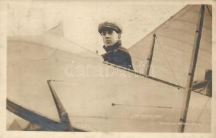 Maurice Chevillard flying at Hendon Series