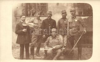 Első világháborús osztrák-magyar katonatisztek cigány muzsikussal / WWI K.u.K. military, officers with gypsy musician. photo