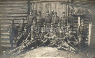 1918 Cs. és kir. 588. Kiképzőcsoport katonáinak csoportképe / WWI K.u.K. Div. Ausbildungsgruppe, soldiers group photo (EK)