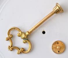 Zsolnay Pompadour mintás süteményes tányérok (6 db) emeletes kínálóval, jelzett, kopás nyomokkal, d:...