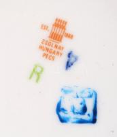 Zsolnay Pompadour mintás süteményes tányérok (6 db) emeletes kínálóval, jelzett, kopás nyomokkal, d:...