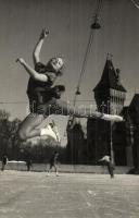 1955 Budapest XIV. Városligeti Műjég, Mesterházi Nagy Márta műkorcsolyázó. Bojár Sándor eredeti fényképe 1955 Európa Műkorcsolya Bajnokság So. Stpl (EK)