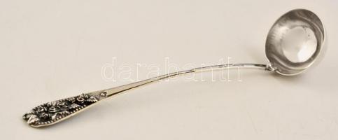 Ezüst(Ag) virágos nyelű kis merőkanál, jelzett, h: 14,5 cm, nettó: 16,4 g