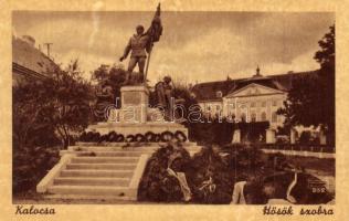 Kalocsa, Hősök szobra, Érseki palota (EK)