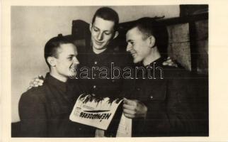 9 db modern katonai motívumos képeslap  / 8 modern military motive postcards