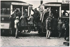 28 db modern magyar főként tömegközlekedés témájú és városképes lapok / 28 modern Hungarian postcard...
