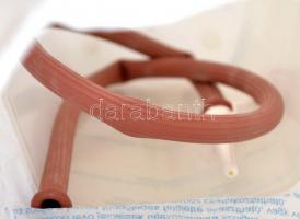 5 db gyógyászati eszköz: 
Omron M3 automatic vérnyomásmérő, melegvizes palack, elektromos ágymelegí...