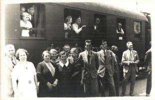 70 db RÉGI fotó képeslapok, katonai, sport, folklór, népviselet / 70 pre-1945 photo postcards, milit...