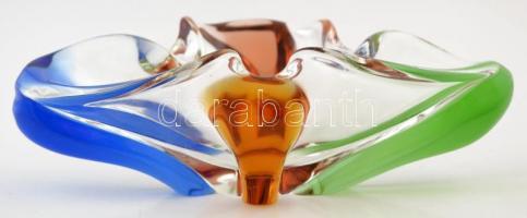 Dekoratív formába öntött kínálótálka, anyagában színezett, karcolásokkal, 23×14 cm