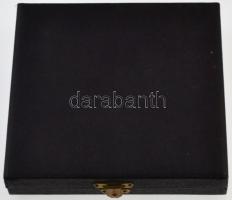 1973. "KGST" Br emlékérem dísztokban (85mm) T:1-
1973. "COMECON" Br commemorati...