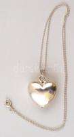 Ezüst (Ag.) nagy szív alakú medál, lánccal, jelzett, h: 39 cm, nettó: 4 gr.