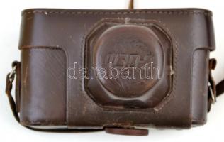 cca 1956 FED-2 (b) szovjet távmérős fényképezőgép, Industar-26m 50mm f/2.8 objektívvel, eredeti bőr ...