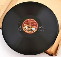 cca 1920-1940 Gramofon lemezek gyűjteménye. 12 db, többön luxus adó bélyeggel. Vegyes témák, lemez t...