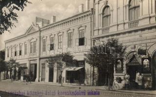 1932 Békéscsaba, Községi felső kereskedelmi iskola, Takáts Kálmán, Fekete Sándor, Árvay üzlete, Drogéria (gyógyszertár), kerékpár. Littmann A. photo