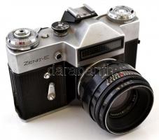 Zenit-E fényképezőgép, Helios-44 2/58 objektívvel, eredeti bőr tokjában, működőképes állapotban / Vintage Russian camera, with original leather case, in working condition