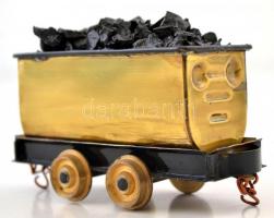 Vasúti fém csille, szénnel, vasútmodell, 6x11 cm.