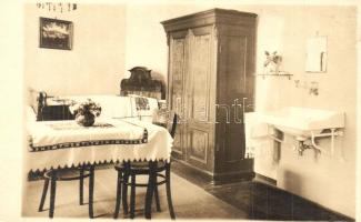 Nagyszeben, Hermannstadt, Sibiu; Polgári lakás hálószobája, belső / house interior, sleeping room. Emil Fischer photo