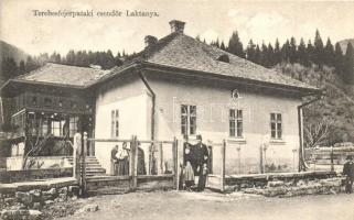 1910 Terebesfejérpatak, Terebes (Trebusa), Dilove; Csendőr laktanya csendőrökkel / gendarme barrack with gendarmes (EK)