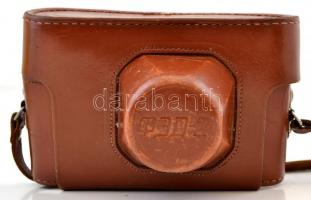 cca 1958 FED-2 (c) szovjet távmérős fényképezőgép, Industar-26m 52mm f/2.8 objektívvel, eredeti bőr ...