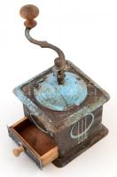 Régi kopott fém kávédaráló, sérült fa fogóval, 12,5x12,5x20 cm