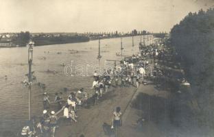 ~1920 Szolnok, Strand a Tisza partján. photo (elküldve 1964-ben)