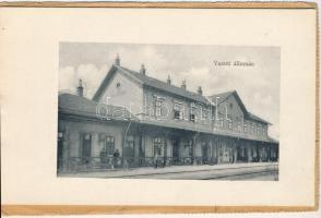 Tata, Képeslapfüzet zárt levélben, benne a tóvárosi harangláb, vasútállomás, Honvéd laktanya és Törö...