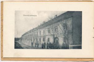 Tata, Képeslapfüzet zárt levélben, benne a tóvárosi harangláb, vasútállomás, Honvéd laktanya és Törö...