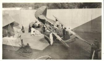 1941 Budapest, Őszi Lakberendezési Vásár, lelőtt RATA vadászgép, szovjet harctéri zsákmány / Captured russian military aircraft on display