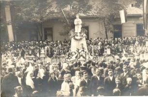 1924 Tamási, Hősök szobra leleplezési ünnepsége. Mozolányi István plébános beszéde. Eredeti fotó felvétel / original photo!