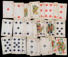 Régi bonbonos doboz, benne 6 pakli francia kártyával, közte 2 pakli erotikussal is, további 7 db más...