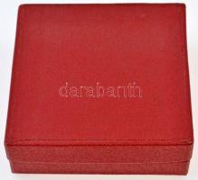 ~1960-1970. "Gépipar Kiváló Dolgozója" zománcozott fém jelvény és miniatűr, eredeti tokban...