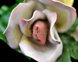 Aquincum porcelán rózsa, kézzel festett, jelzett, apró lepattanással, jelzett, 12x9 cm