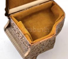 Réz mini zongora, ékszertartó dobozka, alabástrom berakással, 10×7,5×5 cm