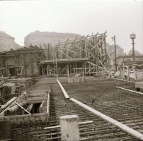 cca 1972 Budapest, Moszkva tér, épül a metró felszíni állomás épülete, 10 db vintage negatív, 6x6 cm