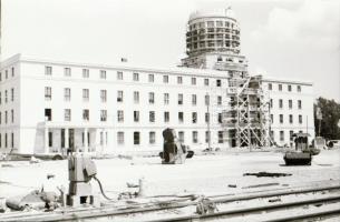 cca 1954 Sztálinváros épül, 90 db vintage negatív Ék Sándor (1902-1975) festőművész és fotóriporter ...