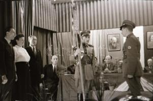 1951 Posta Járműtelep, zászlóátadás, képriport, 27 db vintage negatív Rózsa György (?-?) budapesti f...