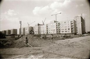 cca 1977 Kecskemét, Széchenyi város építése, 59 db vintage negatív, 24x36 mm
