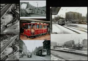 cca 1980 Budapest, villamosok vegyes tétele, 13 db vintage fotó + 1 db képeslap, 13x18 cm és 9x12 cm között